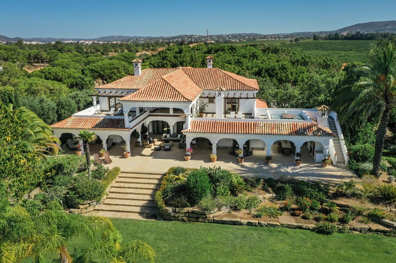 Six Bedroom Villa with Annex